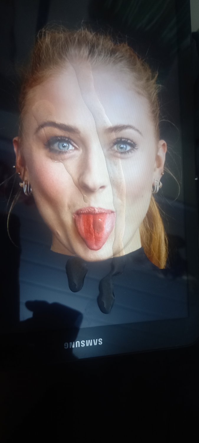 SOPHIE TURNER #2BeWcXJv