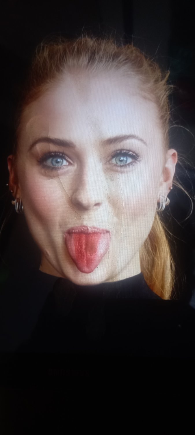 SOPHIE TURNER #w1JrhflR