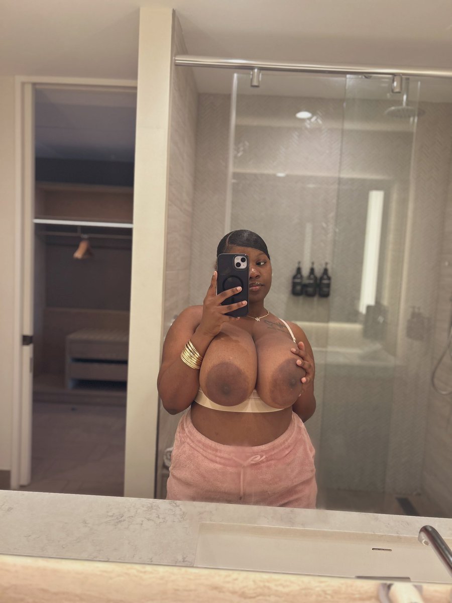 Big Titty Lizzie 2 #hTp9LeBR