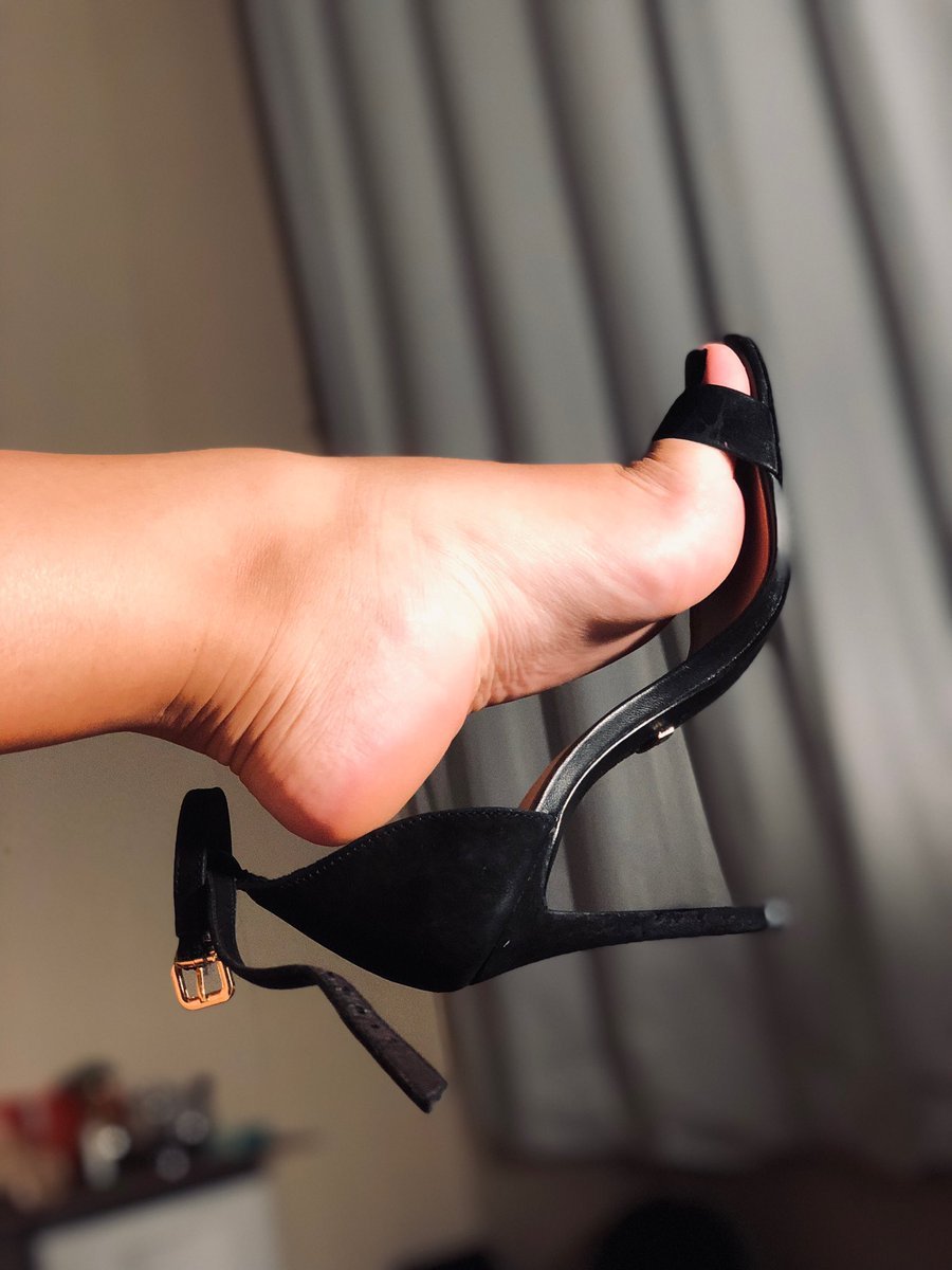 Luna feet #3yBh2Dhq