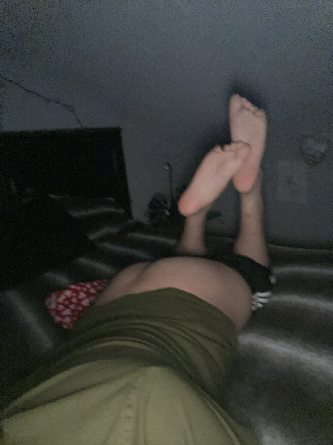 Late night femboy feet #GeKV4slT