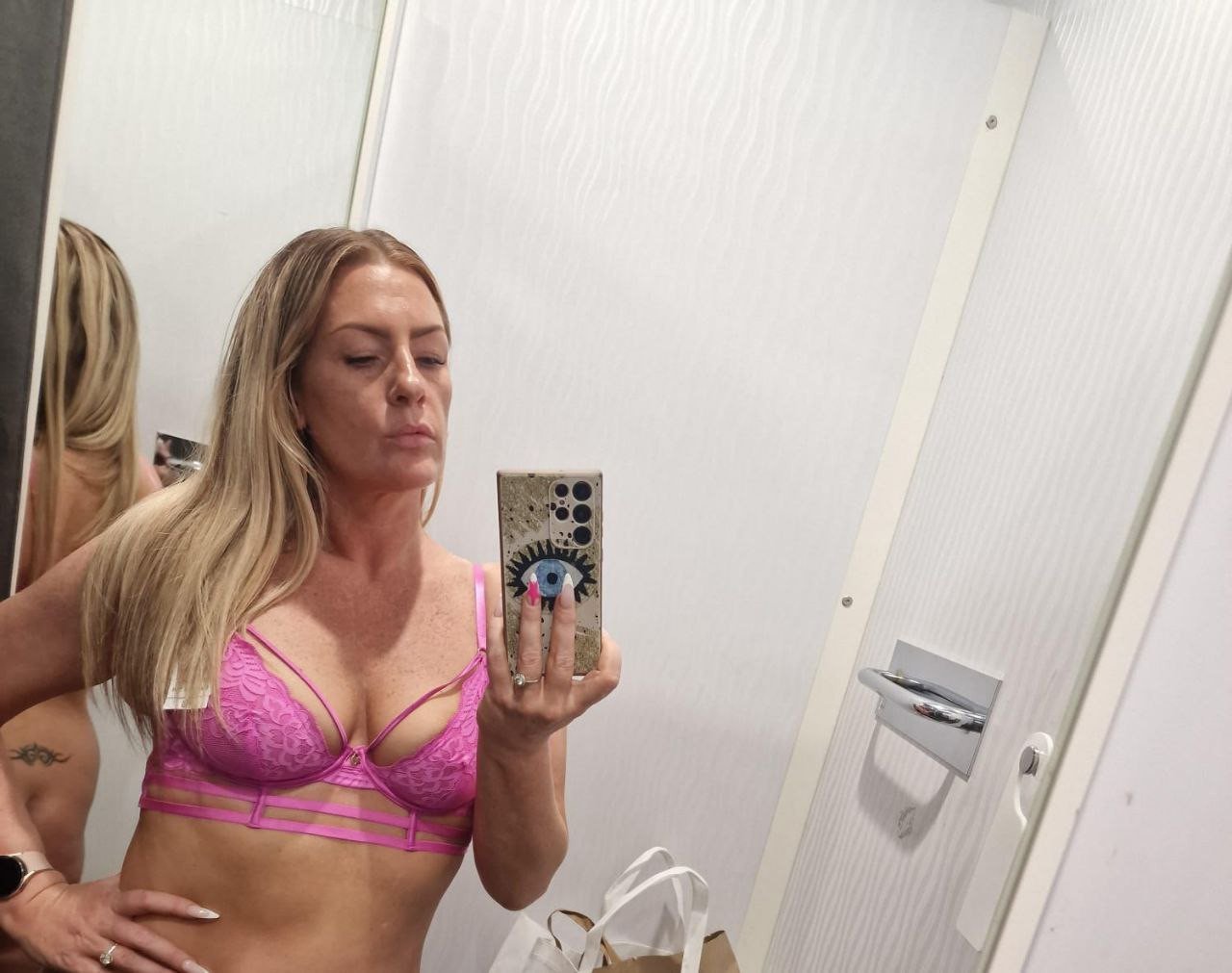 Michelle from Glasgow’s ass and tramp stamp #hbz8RKqR